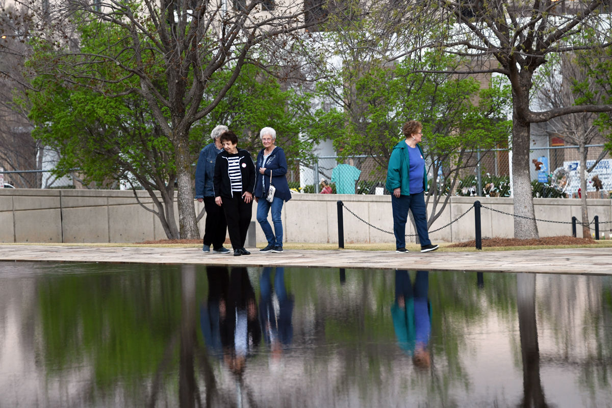 023 Joyce Dose (hidden), Trudy Anderson, Kay Johnson, Jane Rhodes at the Reflecting Pool.JPG
